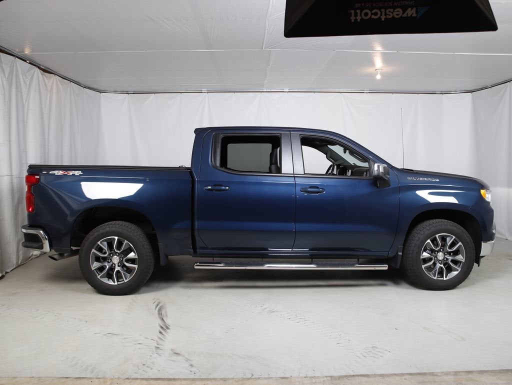 Used 2022 Chevrolet Silverado 1500 LT with VIN 1GCPDKEK9NZ555105 for sale in Mora, Minnesota