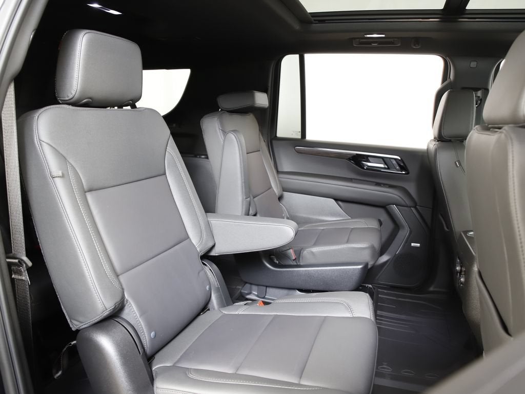2026 Chevrolet Suburban LT - Photo 10
