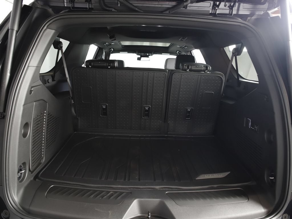 2026 Chevrolet Suburban LT - Photo 11