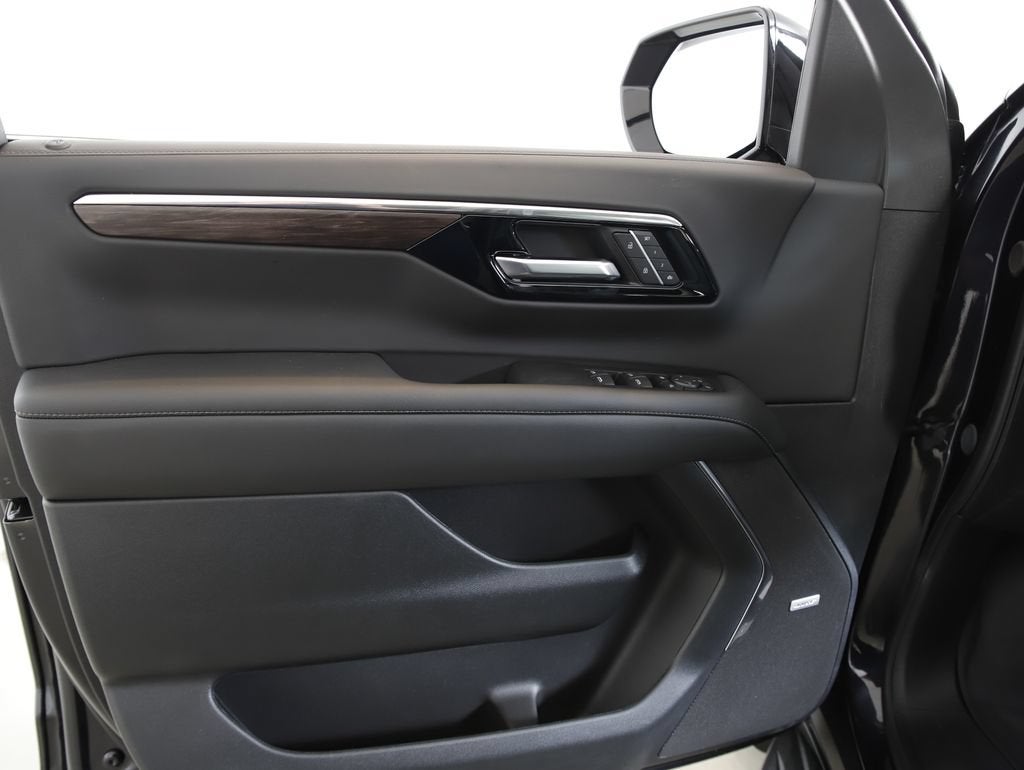 2026 Chevrolet Suburban LT - Photo 17