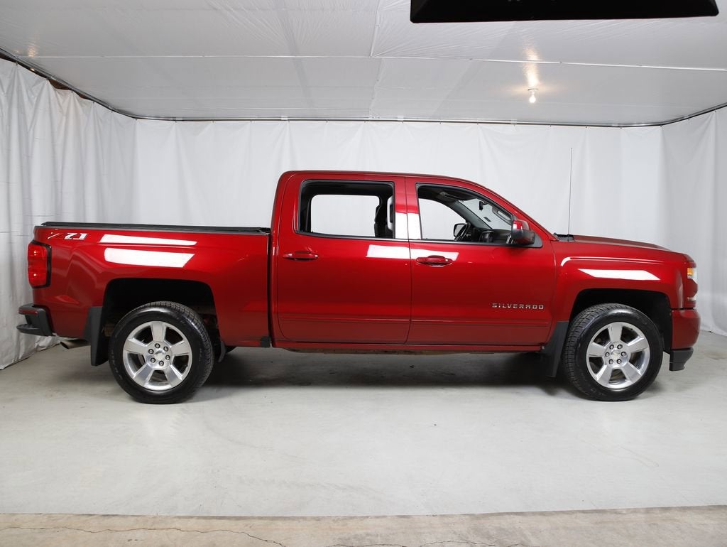 Used 2018 Chevrolet Silverado 1500 LT with VIN 3GCUKREC7JG533446 for sale in Mora, Minnesota