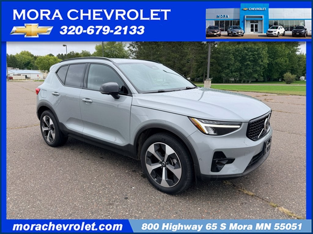 2024 Volvo XC40 Plus Dark Theme