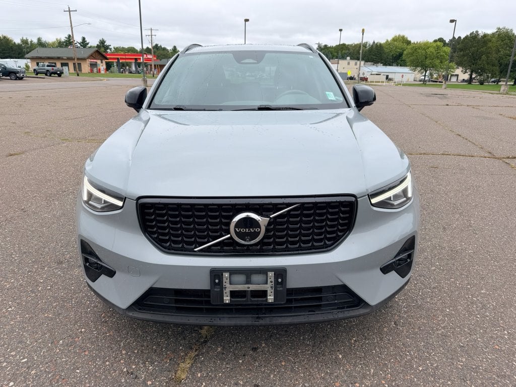 2024 Volvo XC40 Plus Dark Theme